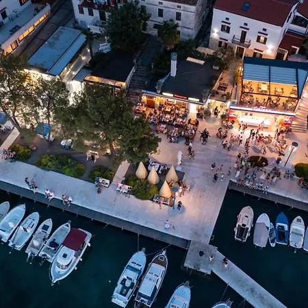 Apartmán Cube Njivice Exteriér fotografie