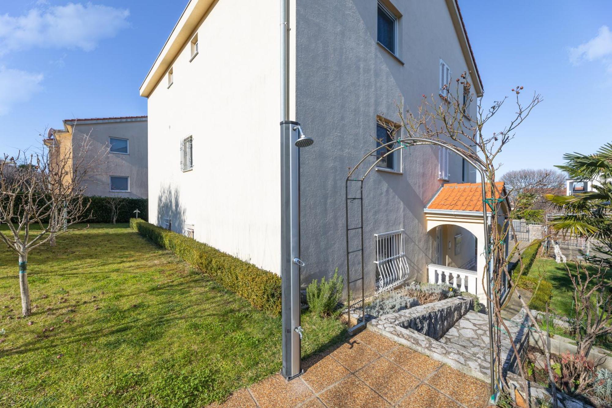 Cube Apartment Njivice